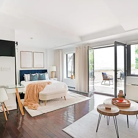 809-2B Studio With A Private Terrace By Columbus Circle